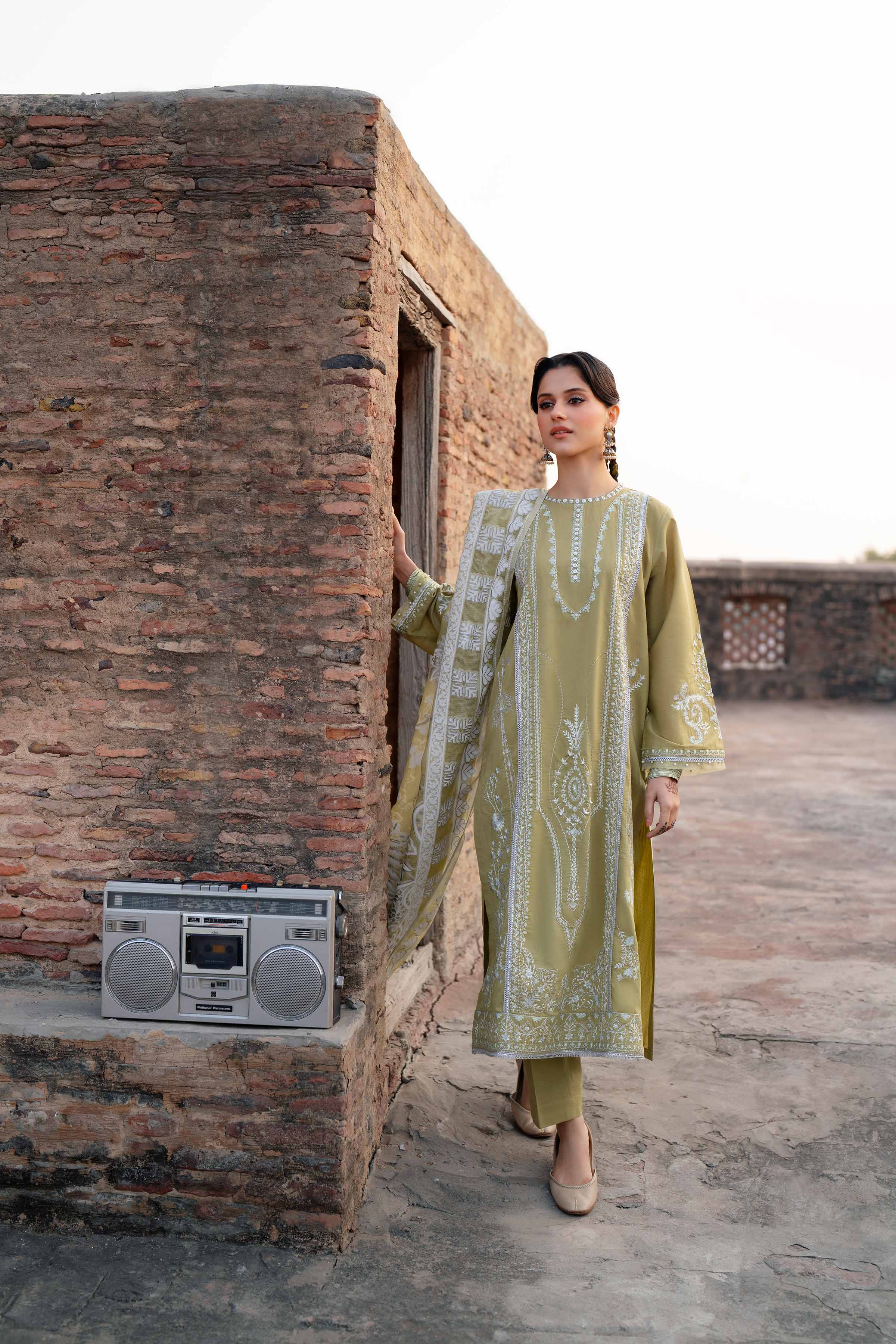 3 Piece - Embroidered Suit - PE26-314 - Image 7